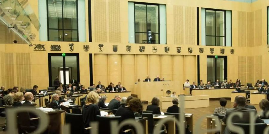 Blick in den Bundesrat vor der Abstimmung zum Klimapaket. Foto: Jörg Carstensen/dpa