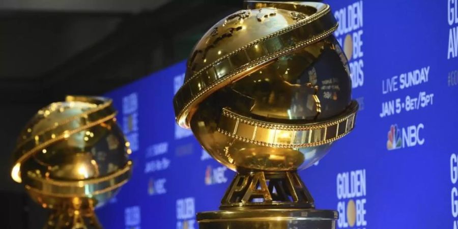 Die Golden-Globe-Statuen stehen zur Abholung bereit. Foto: Chris Pizzello/Invision/dpa