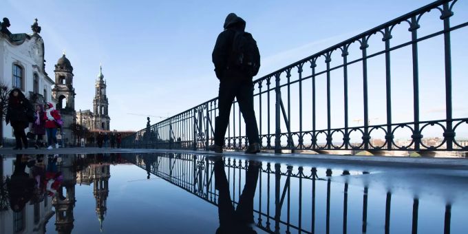 Als Exhibitionismus versteht man die explizite Zurschaustellung der Sexualorgane vor einer Drittperson aus sexuellen Beweggründen. Exhibitionismus