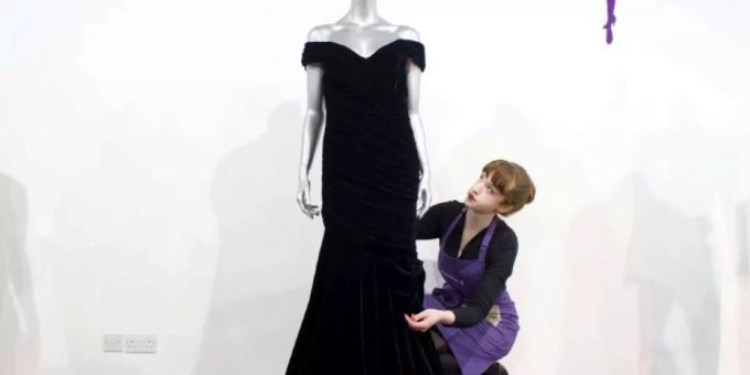 Für 250'000 Pfund - Dianas Samtkleid kommt unter den Hammer