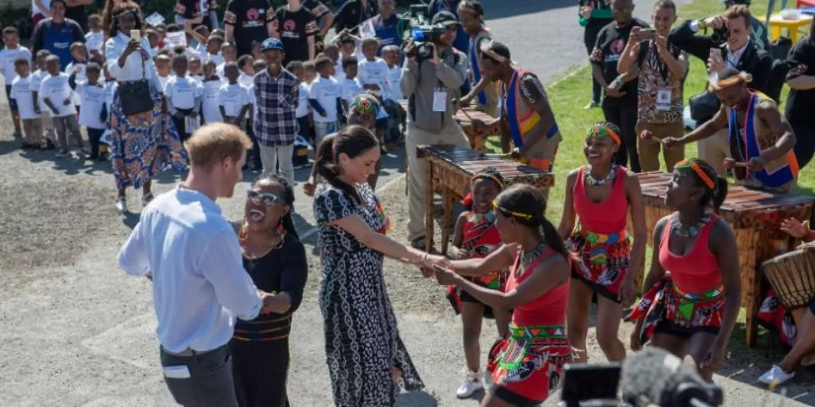 Tänze und Gesänge zur Begrüssung von Harry und Meghan