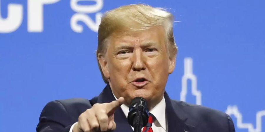 Donald Trump ist einmal mehr sauer über die Zinsentscheidung der US-Notenbank. Foto: Charles Rex Arbogast/AP/dpa