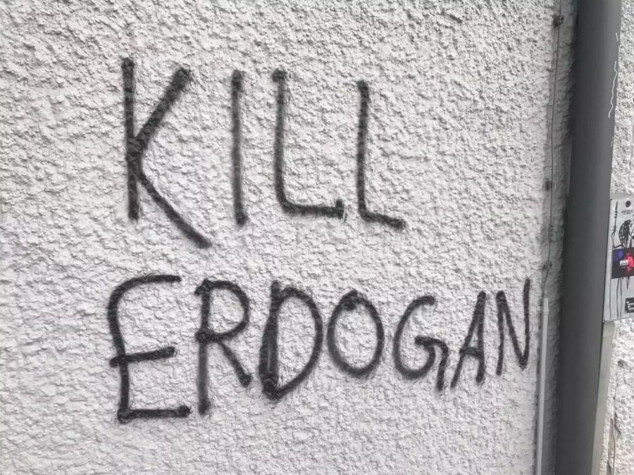 Konsequenzen haben könnte der Schriftzug «Kill Erdogan», welcher schon in Vergangenheit rechtliche Schritte auslöste.