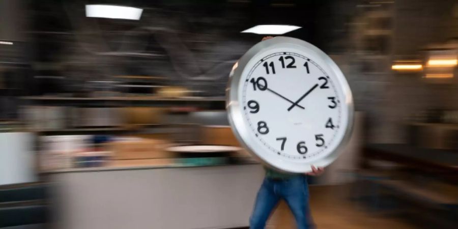Uhr mit Träger