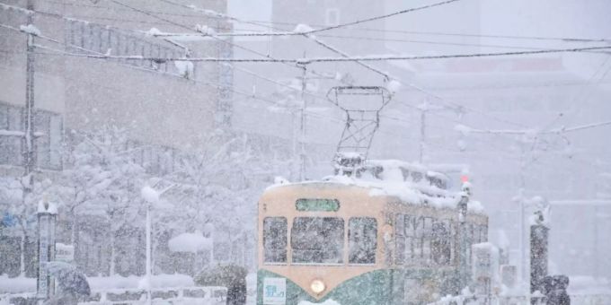Heftiger Schneefall in der Stadt Toyama Heftiger Schneefall in der Stadt Toyama