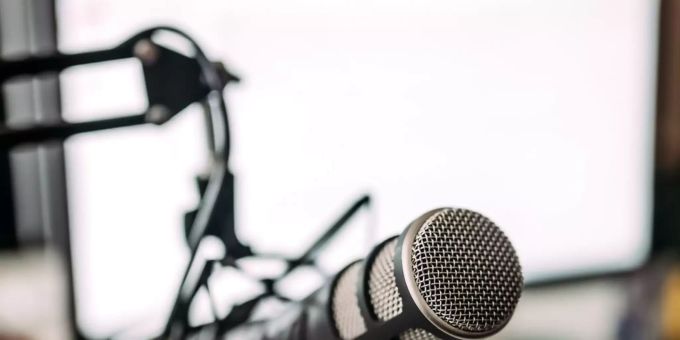 Ein Mikrofon und das Internet sind genug, um einen Podcast ins Leben zu rufen. Podcast