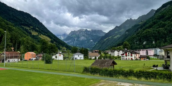 Ausblick auf die Bergkette in Wolfenschiessen. Ausblick auf die Bergkette in Wolfenschiessen.