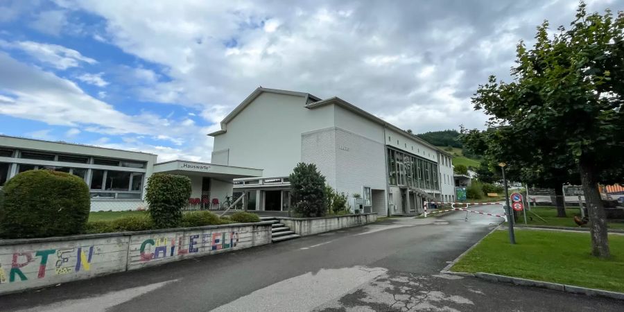 Der Kindergarten und die Sporthalle Dagmersellen.
