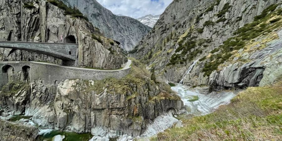 Felsige Reusschlucht in Andermatt.