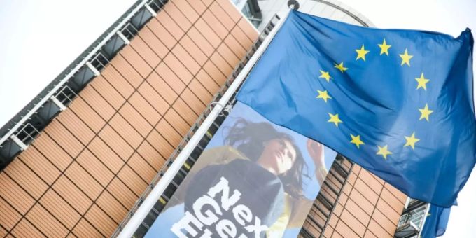 Werbung für das Aufbauprogramm «Next Generation EU» am EU-Kommissionsgebäude Werbung für das Aufbauprogramm «Next Generation EU» am EU-Kommissionsgebäude