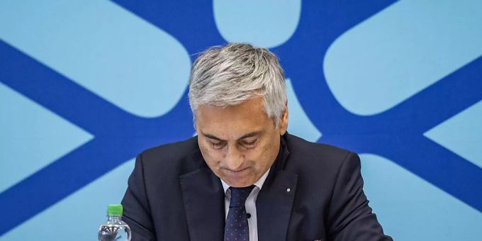 Der Luzerner Mitte-Regierungsrat Guido Graf gibt als OK-Präsident der Winteruniversiade 2021 die Nichtdurchführung des Sportanlasses bekannt. Der Luzerner Mitte-Regierungsrat Guido Graf gibt als OK-Präsident der Winteruniversiade 2021 die Nichtdurchführung des Sportanlasses bekannt.