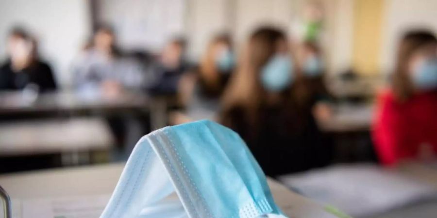 Seit August ist die Zahl der Corona-Ausbrüche in Kitas und Schulen laut RKI erkennbar gestiegen. Foto: Matthias Balk/dpa/Symbolbild