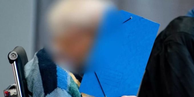 Der inzwischen 100-jährige Angeklagte im Gerichtssaal. Foto: Fabian Sommer/dpa Der inzwischen 100-jährige Angeklagte im Gerichtssaal. Foto: Fabian Sommer/dpa