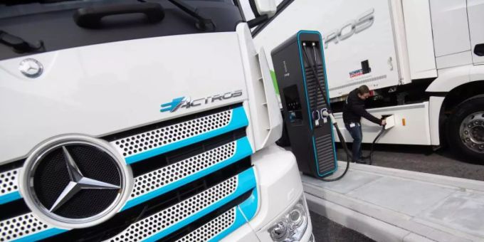 Die Lkw-Produktion von Daimler soll zum 1. Dezember unabhängig werden. Foto: Marijan Murat/dpa Die Lkw-Produktion von Daimler soll zum 1. Dezember unabhängig werden. Foto: Marijan Murat/dpa