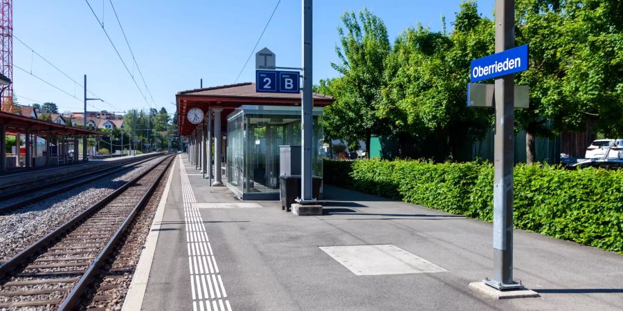 Bahnhof Oberrieden.