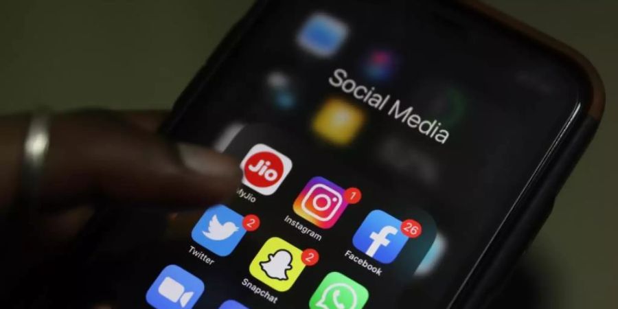 Die Apps von sozialen Netzwerken und Messengerdiensten von oben links: MyJio, Instagram, Facebook, Twitter, Snapchat, WhatsApp, Zoom, Signal, Sticker.ly. Foto: Sri Loganathan/ZUMA Press Wire/dpa