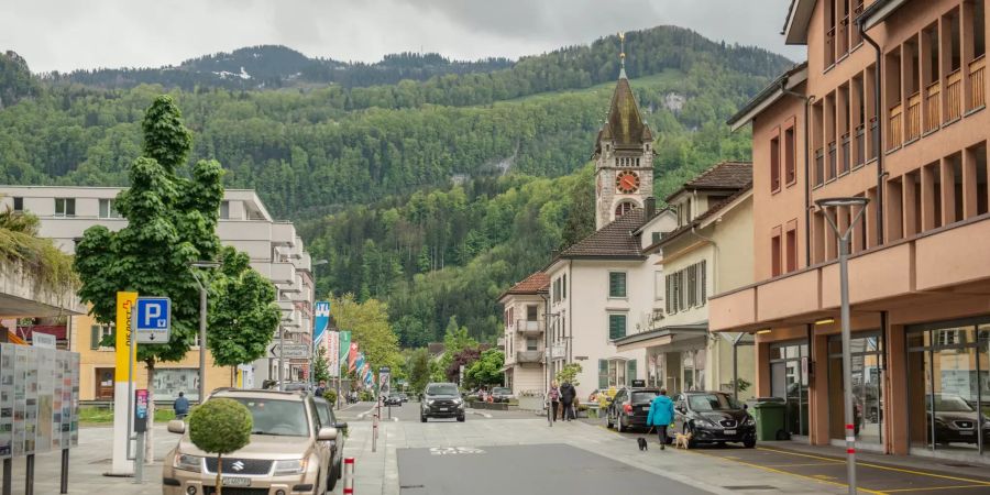 Bahnhofstrasse in Walenstadt im Sarganserland mit Blick Richtung Rathausplatz.