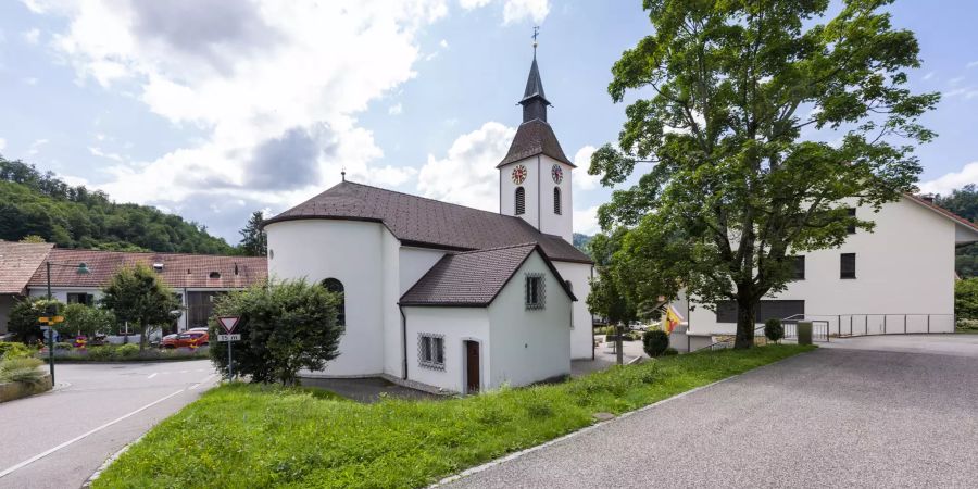 Die Kirche Johannes der Täufer in Duggingen.