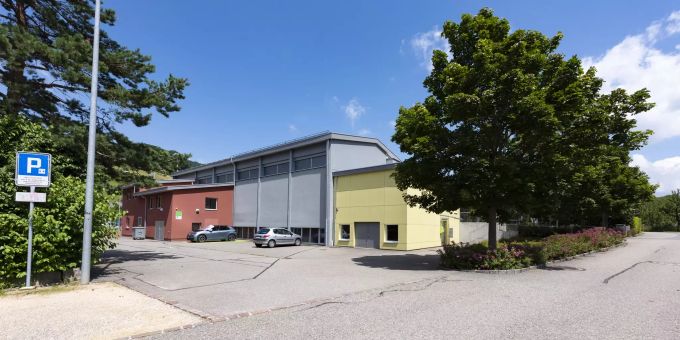 Das Schulhaus und die Turnhalle in Böckten. Das Schulhaus und die Turnhalle in Böckten.