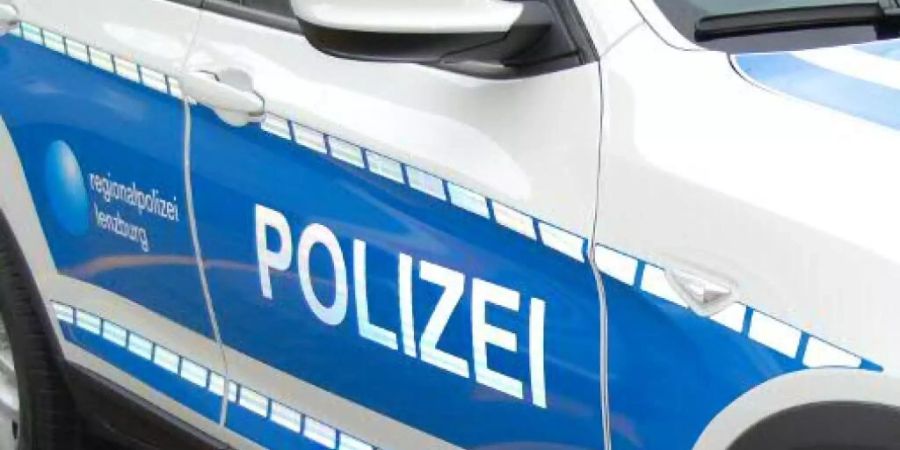 Er war nach der Arbeit auf dem Heimweg: Ein Polizist der Regionalpolizei Lenzburg AG rettete ein Kleinkind vor dem Ersticken. (Symbolbild)