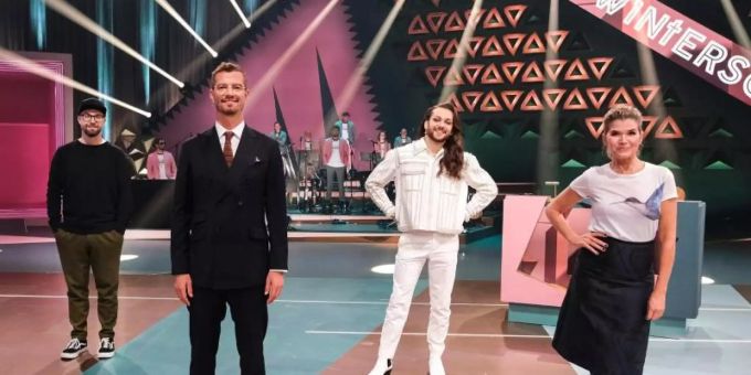 Mark Forster (l-r), Joko Winterscheidt, Riccardo Simonetti und Anke Engelke in «Wer stiehlt mir die Show?». Mark Forster