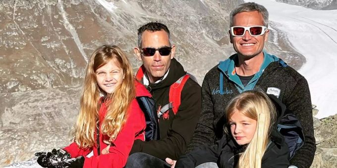 Eine Regenbogenfamilie muss in Fiesch VS für das Familienticket kämpfen. Die «Ehe für alle» ist laut Pink Cross zwar ein wichtiger Schritt, zeige aber nicht, dass Homophobie hierzulande Gesc Ehe für alle