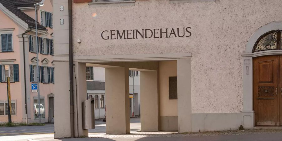 Gemeindeverwaltung an der Dorfstrasse in der Gemeinde Kaltbrunn.