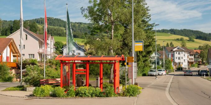 Bushaltestelle Dorf in Schönengrund. Bushaltestelle Dorf in Schönengrund.