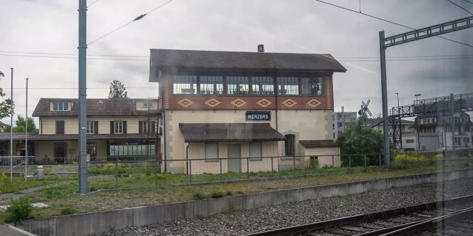 Altes Stellwerk beim Bahnhof Kerzers. Altes Stellwerk beim Bahnhof Kerzers.