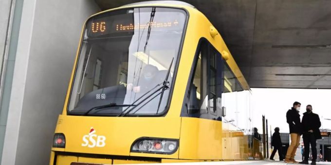 In vielen Regionen steigen mit dem Jahreswechsel die Fahrpreise für Busse und Bahnen im Nahverkehr. Foto: Bernd Weissbrod/dpa In vielen Regionen steigen mit dem Jahreswechsel die Fahrpreise für Busse und Bahnen im Nahverkehr. Foto: Bernd Weissbrod/dpa