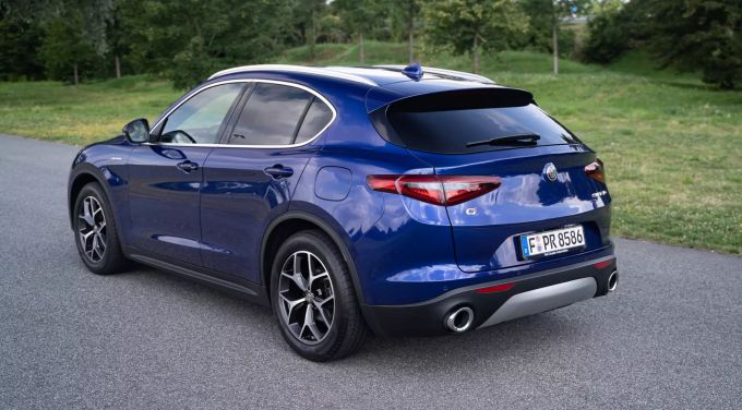 Auch von hinten ist der. Alfa Romeo Stelvio Ti Diesel ein Hingucker Alfa Romeo Stelvio Ti