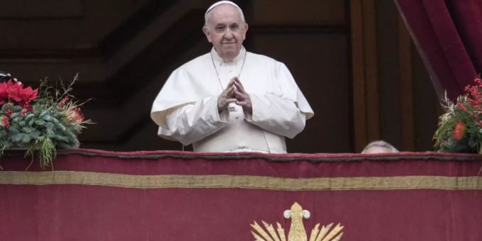 Wegen Corona hatte Papst Franziskus Weihnachten bereits mit Einschränkungen gefeiert - den Besuch an der Weihnachtskrippe strich er jetzt komplett. Foto: Gregorio Borgia/AP/dpa Wegen Corona hatte Papst Franziskus Weihnachten bereits mit Einschränkungen gefeiert - den Besuch an der Weihnachtskrippe strich er jetzt komplett. Foto: Gregorio Borgia/AP/dpa