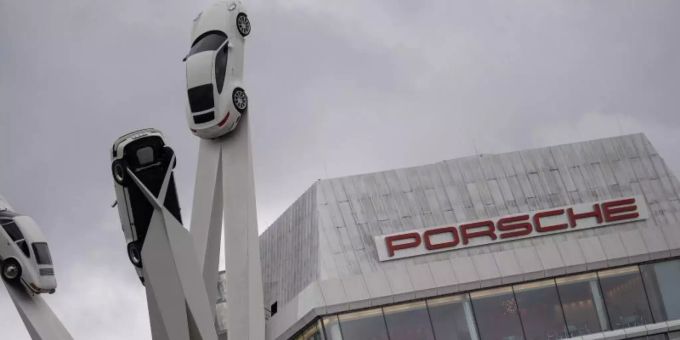 Karlsruhe - Wer darf vom Erfolg des Porsche 911 profitieren? BGH am Zug