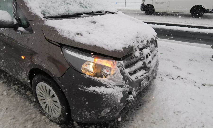 Eines der in Benken GL verunfallten Fahrzeuge.