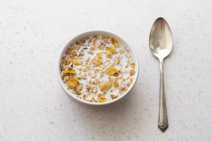 Für William gab es einen lustigen Löffel – denn er frühstückt gerne Müsli. (Symbolbild)