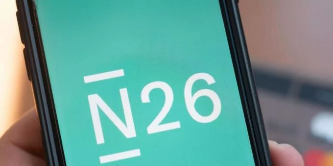 Das Logo der Smartphone-Bank N26 ist auf einem Smartphone eingeblendet. Foto: Christophe Gateau/dpa/Smybolbild Das Logo der Smartphone-Bank N26 ist auf einem Smartphone eingeblendet. Foto: Christophe Gateau/dpa/Smybolbild