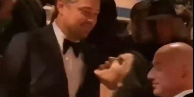 Video geht viral - Jeff Bezos' Freundin baggert Leo DiCaprio an