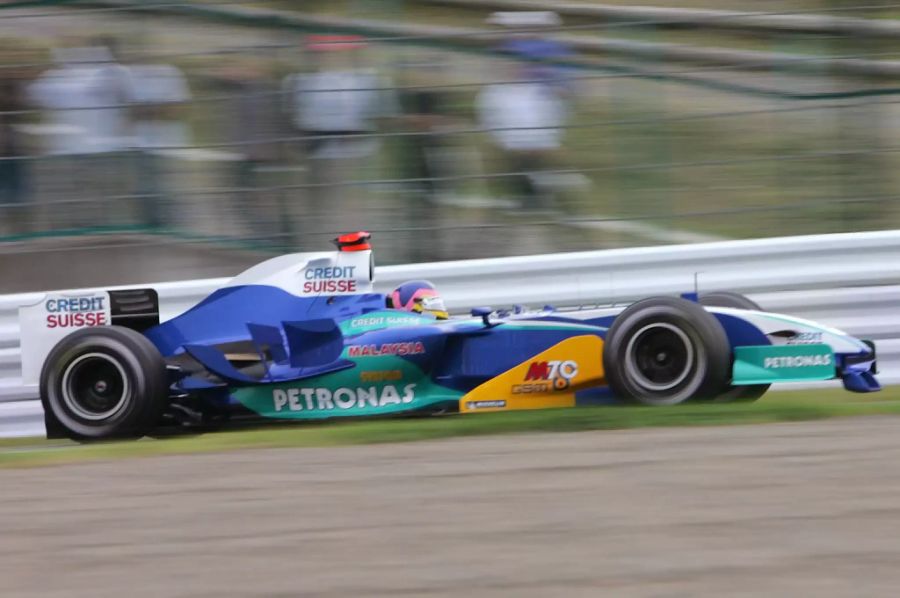 2005 fällt ein prominenter Sponsor weg – nicht Petronas, sondern Red Bull. Der Energy-Drink-Hersteller lanciert sein eigenes Team.