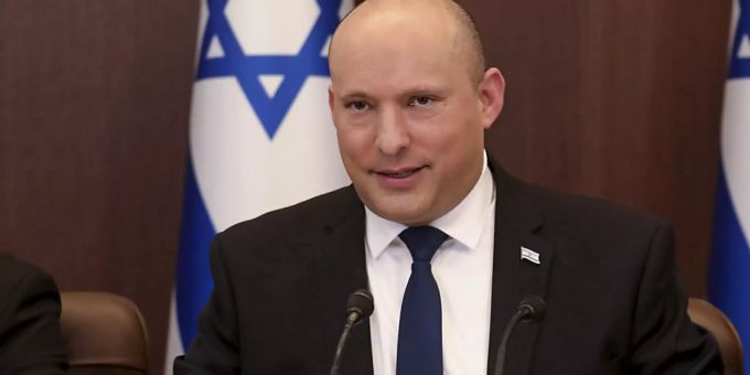 Naftali Bennett, Ministerpräsident von Israel, spricht während einer Kabinettssitzung im Büro des Ministerpräsidenten. Foto: Gil Cohen-Magen/Pool AFP/AP/dpa Naftali Bennett, Ministerpräsident von Israel, spricht während einer Kabinettssitzung im Büro des Ministerpräsidenten. Foto: Gil Cohen-Magen/Pool AFP/AP/dpa