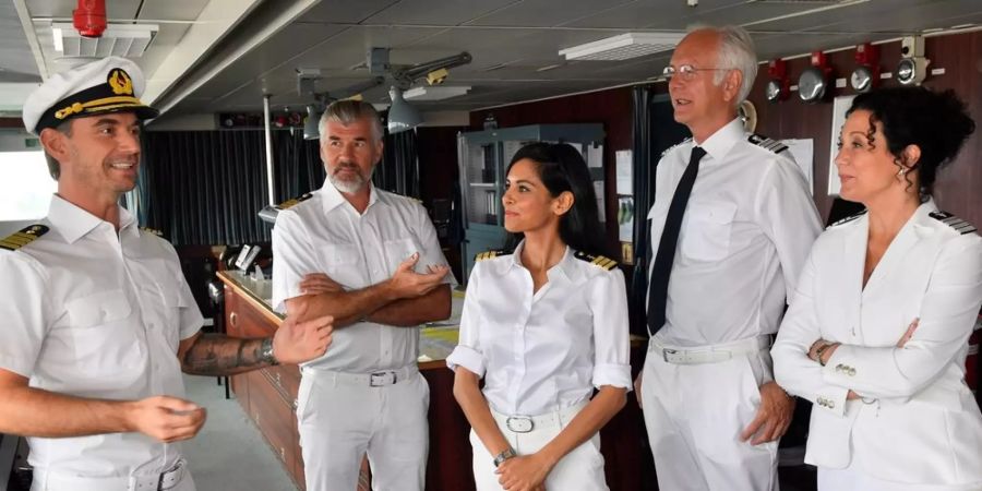 Die aktuelle «Traumschiff»-Crew angeführt von Florian Silbereisen (l.) als Kapitän Max Parger.