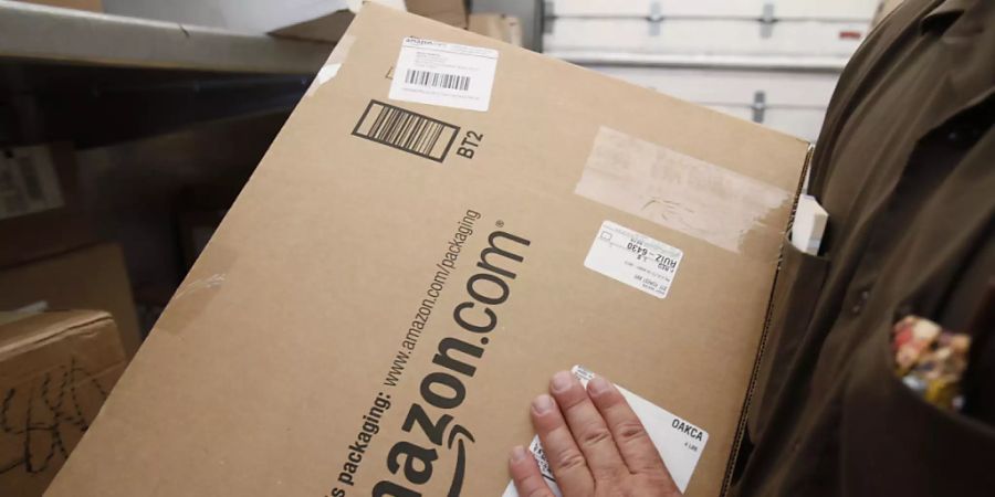 Die Amazon-Päckli sollen ökologischer weden (Symbolbild).