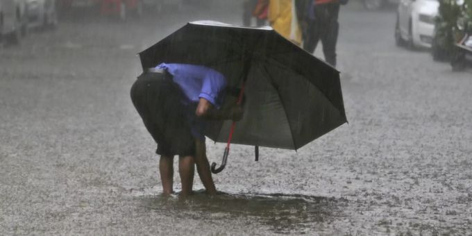 Bei schweren Regenfällen in Indien sind in den vergangenen Tagen mehr als 60 Menschen gestorben. Neu Delhi Indien