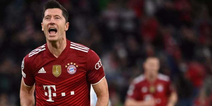 Bayern Münchens Stürmerstar Robert Lewandowski wurde für die Wahl um den Ballon d'Or nominiert. Foto: Sven Hoppe/dpa