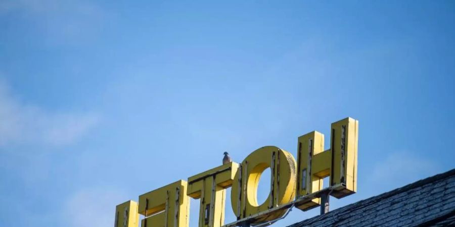75 geplante Hotelprojekte wurden seit Ausbruch des Coronavirus abgesagt, 64 weitere liegen auf Eis. Foto: Lino Mirgeler/dpa