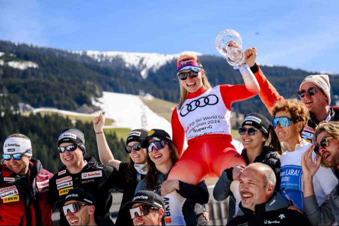 Lara Gut-Behrami fährt vor Marco Odermatt zur Kristallkugel – die beiden lassen sich in Österreich feiern. Lara Gut-Behrami