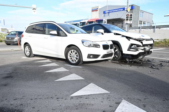 An den Fahrzeugen entstand ein Sachschaden. An den Fahrzeugen entstand ein Sachschaden.