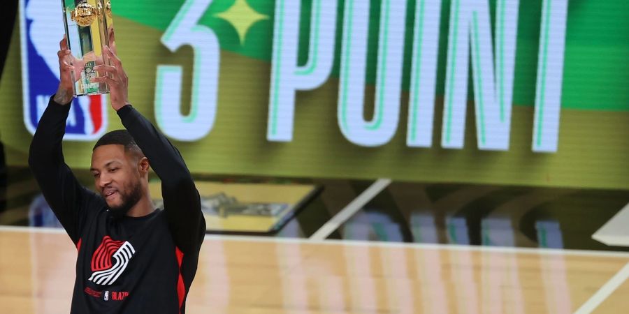 Damian Lillard von den Portland Trail Blazers jubelt nach seinem Sieg im Dreipunkte-Wettbewerb.