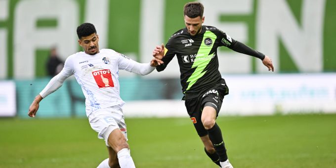 Mohamed Dräger (FC Luzern) gegen Leon Dajaku (FC St.Gallen) in der Super League. FC St.Gallen FC Luzern