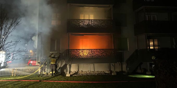 Bei einem Brand eines Wohnhauses in Gerlafingen SO kam eine Person ums Leben.