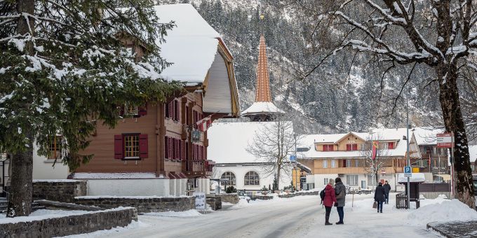 Die äussere Dorfstrasse in Kandersteg. - Kandersteg Die äussere Dorfstrasse in Kandersteg. - Kandersteg